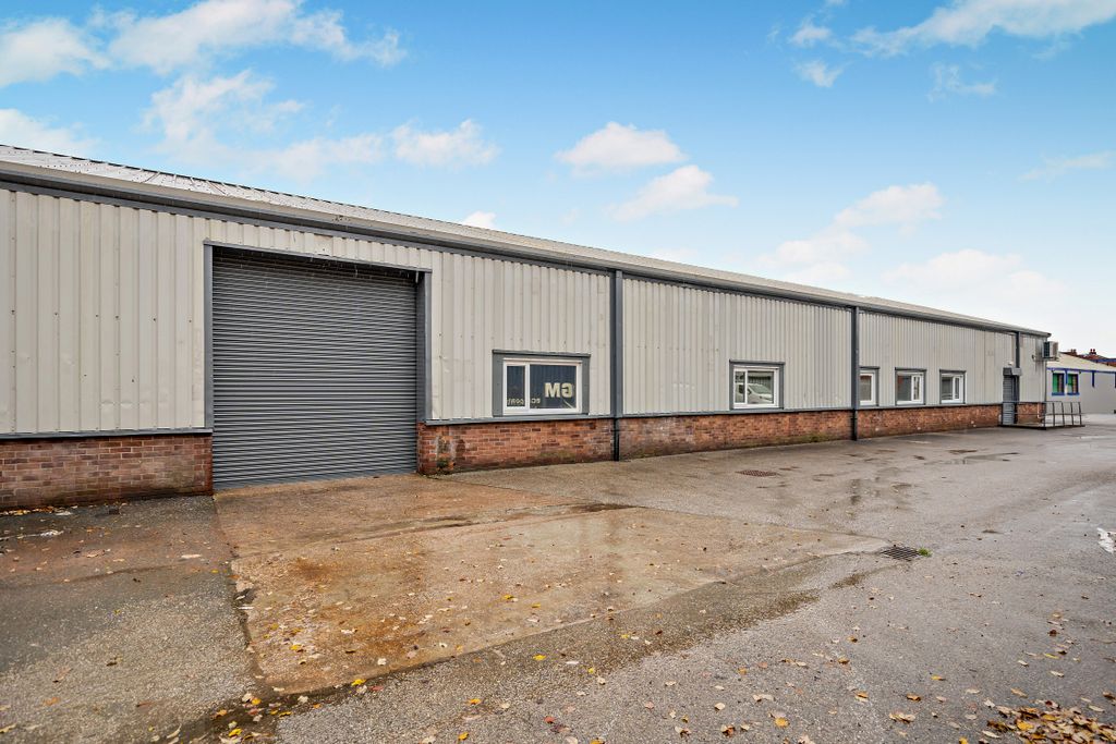 Property photo 2 of 21