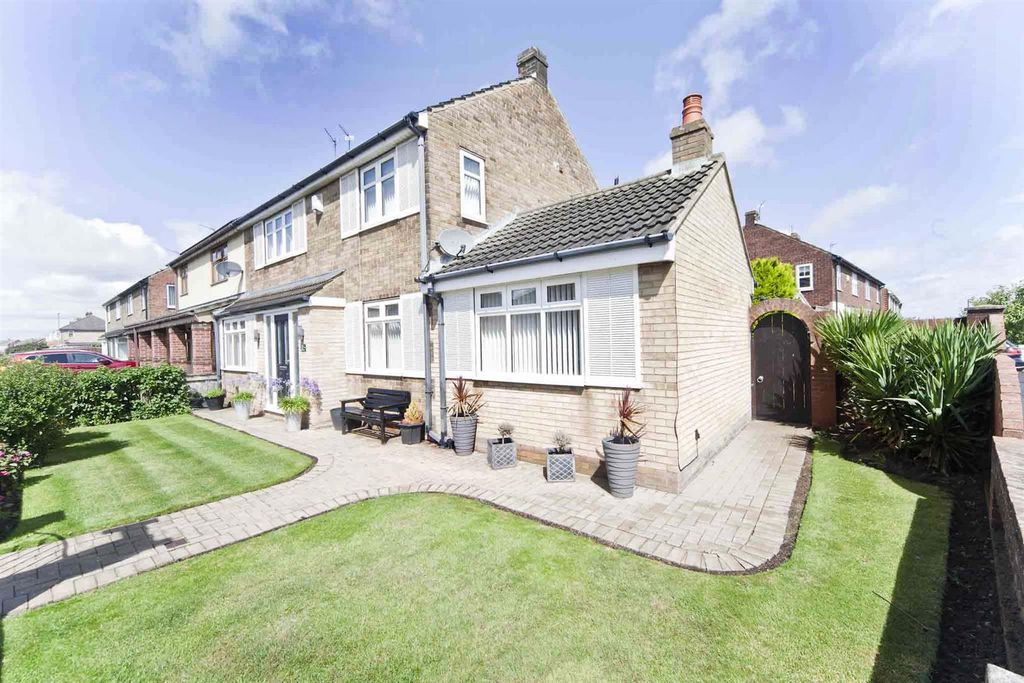Property photo 1 of 28