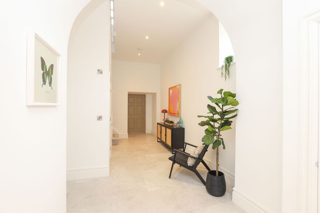 Property photo 3 of 30 Entrance Hallway