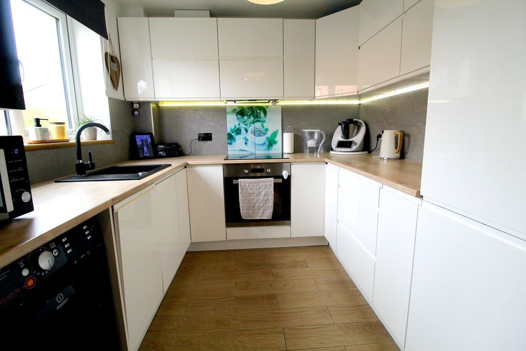 Property photo 2 of 14 Kitchen