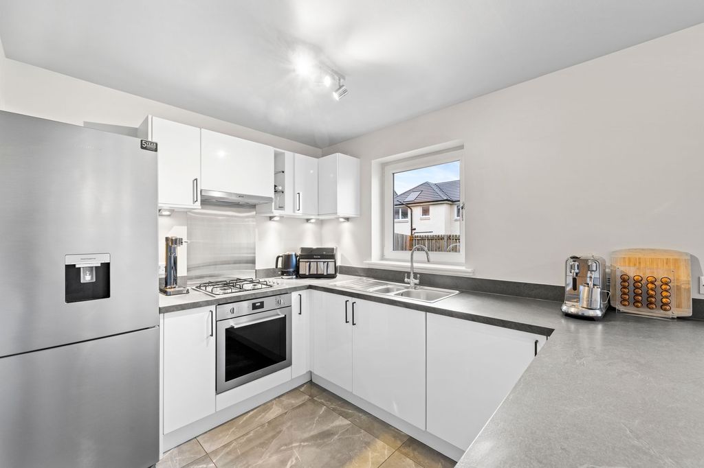 Property photo 3 of 26