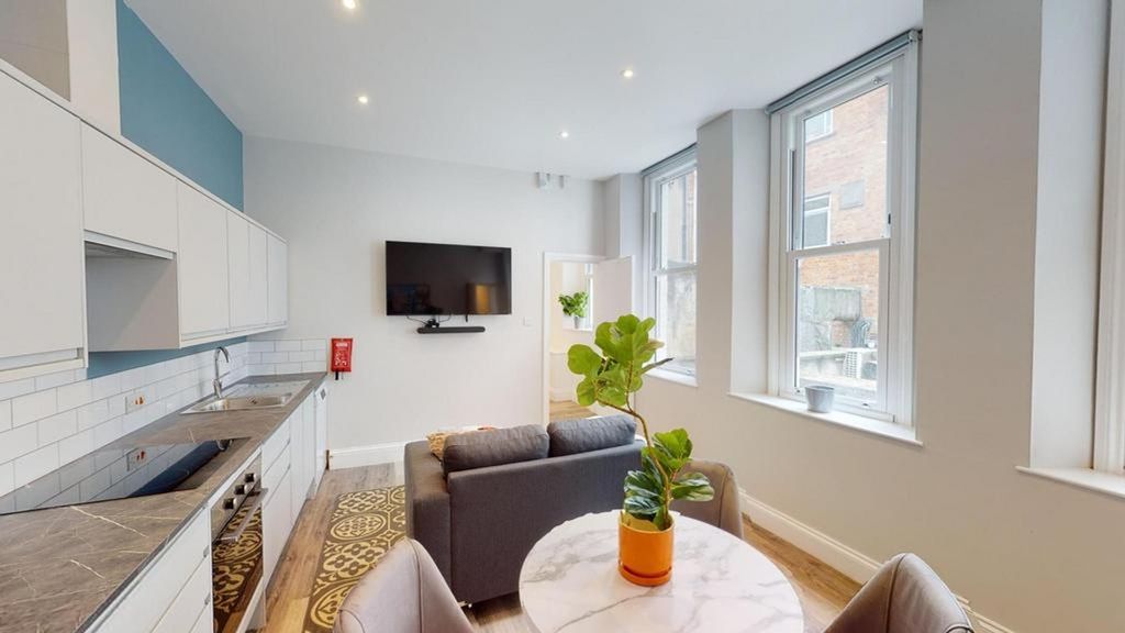 Property photo 2 of 11 A Spacious And Bright Modern Living Room Perfect F...