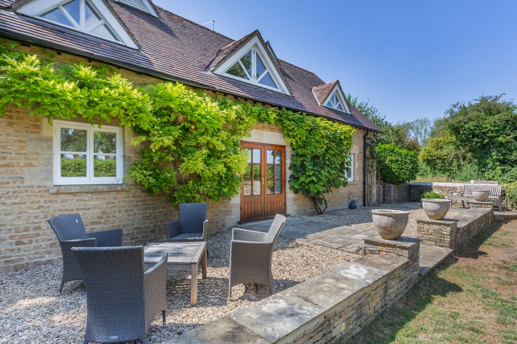 Property photo 2 of 14 8657043-Exterior20