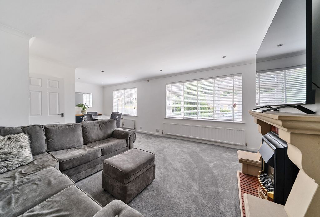 Property photo 2 of 19 1327238-16-6878d0...