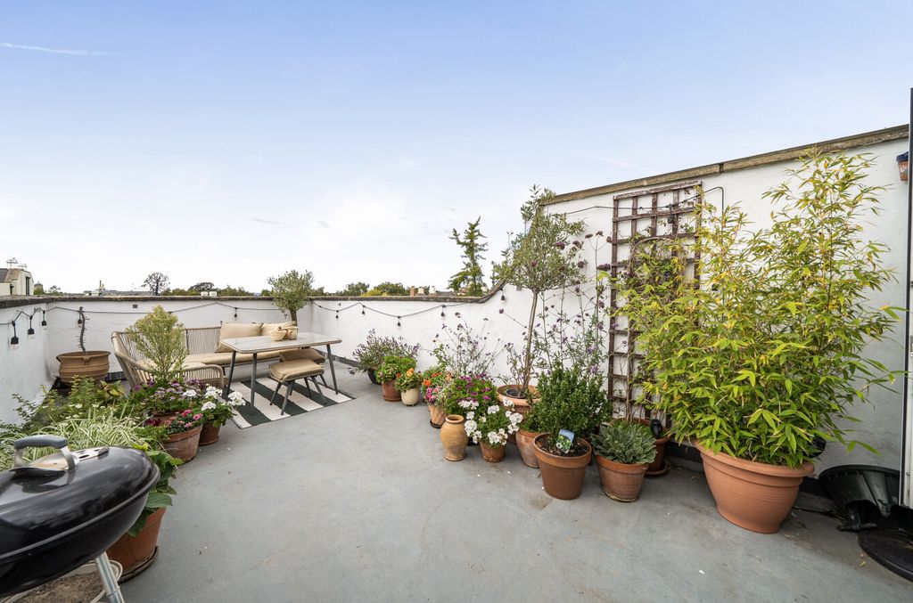 Property photo 2 of 15 Terrace