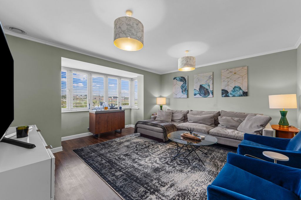 Property photo 2 of 50