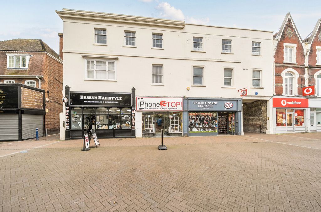 Property photo 1 of 11 1366018-20-68ee11...