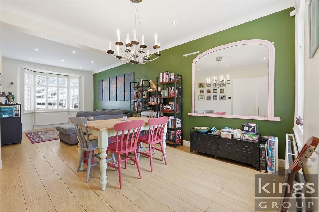 Property photo 2 of 25