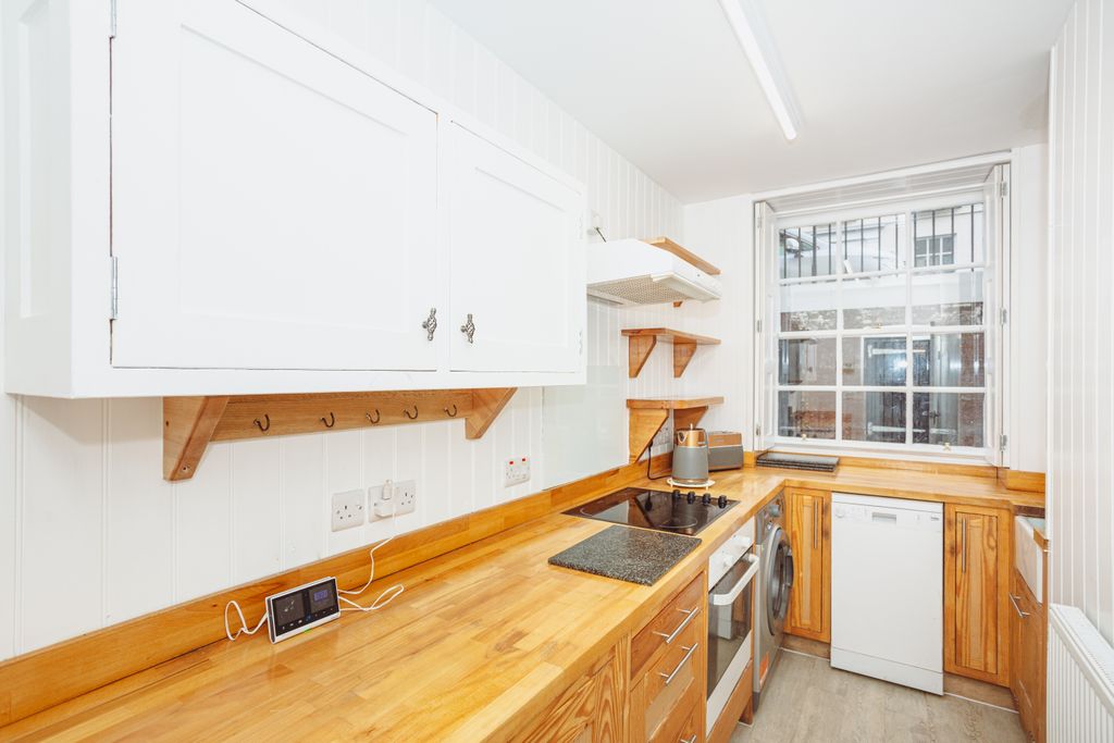 Property photo 3 of 32 Kitchen