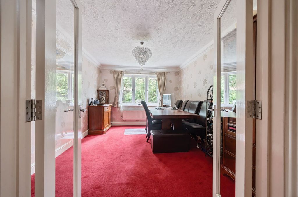 Additional image 9 of 5 bed detached house for saleHoggarth Close, Petersfield GU31