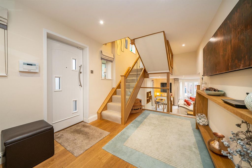 Property photo 2 of 23 A-George-Street-1005.Jpg