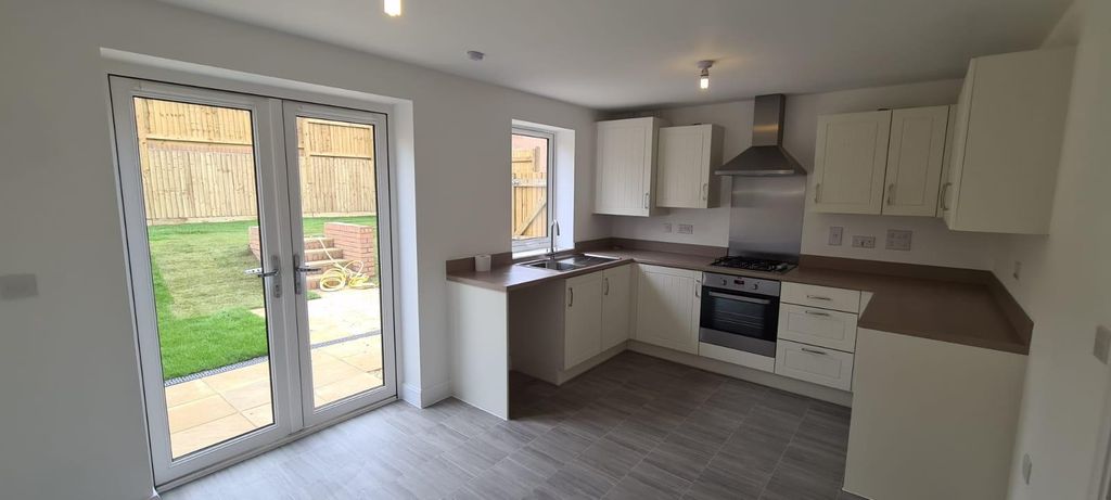 Property photo 2 of 12 Image