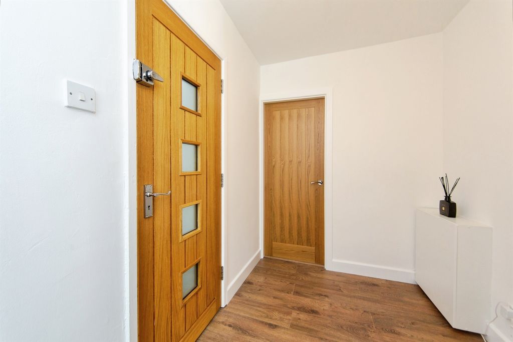 Property photo 2 of 26