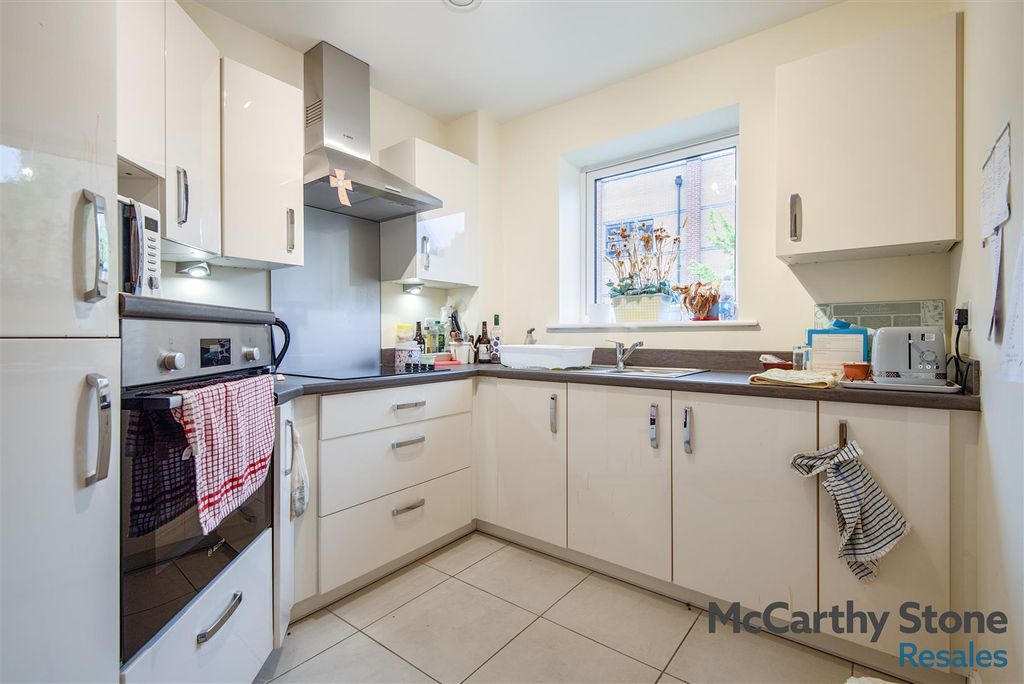 Property photo 2 of 21 8686992-Interior10.Jpg