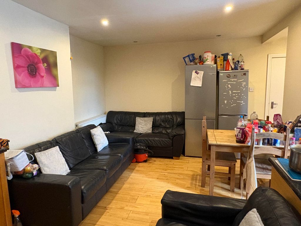 Property photo 2 of 17 Unnamed