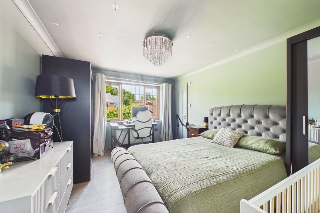 Additional image 14 of 6 bed detached house for saleBeehive Lane, Binfield, Bracknell, Berkshire RG12
