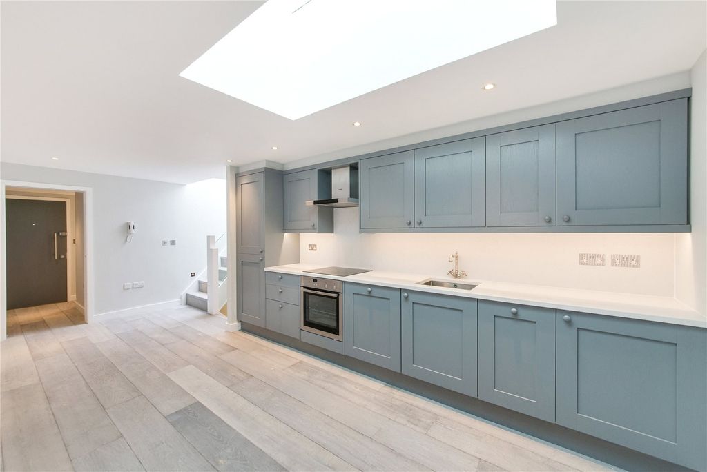 Property photo 2 of 15 St Martins Lane