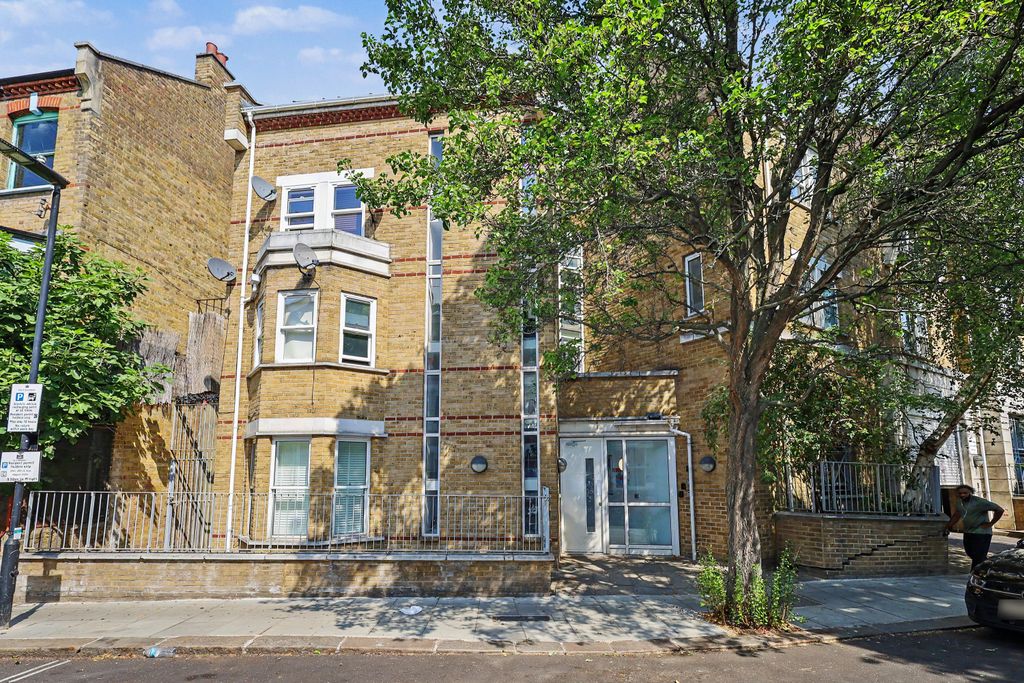 Property photo 1 of 9 Flat 11,  22-24 Great Western Road, Westbourne Park, London W9 3Nn