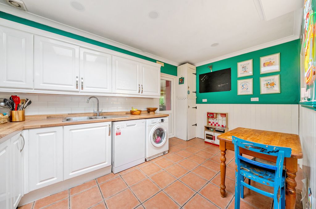 Property photo 3 of 16 1515612-16-1A07Cf...