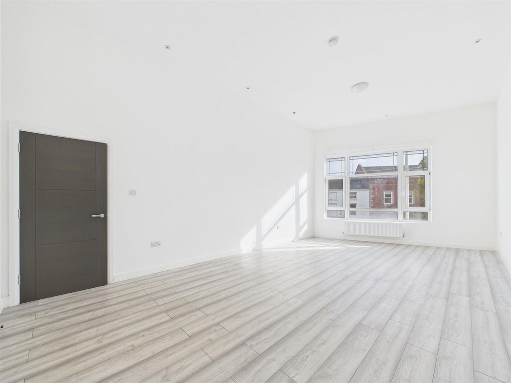 Property photo 1 of 16 Cam03604G0-Pr0177-Still014.Jpg