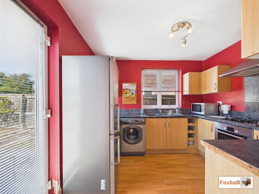Property photo 3 of 18 Kitchen