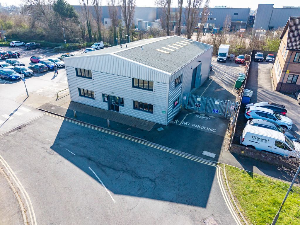 Property photo 1 of 9 Photo 4