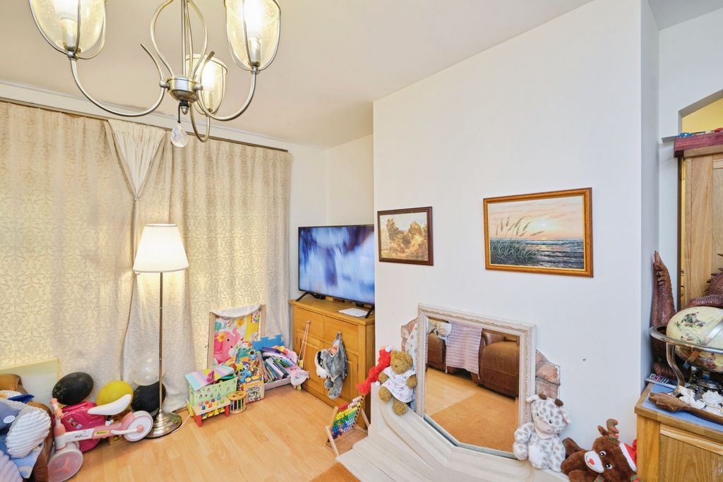 Property photo 3 of 14