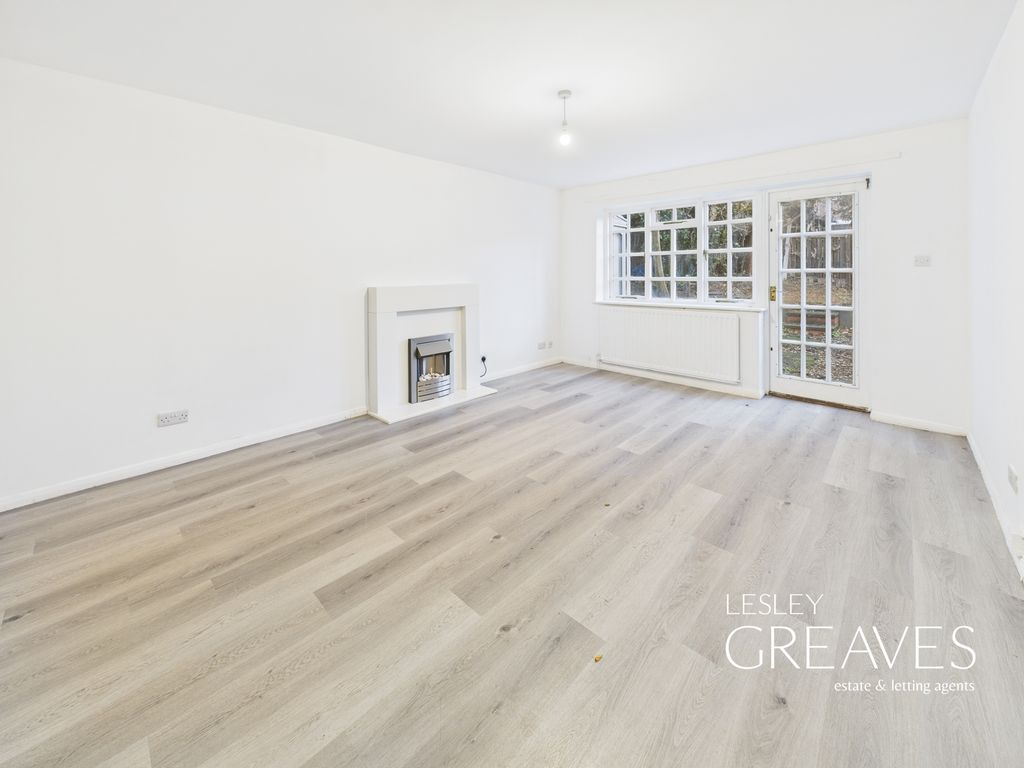 Property photo 3 of 17 Living Room