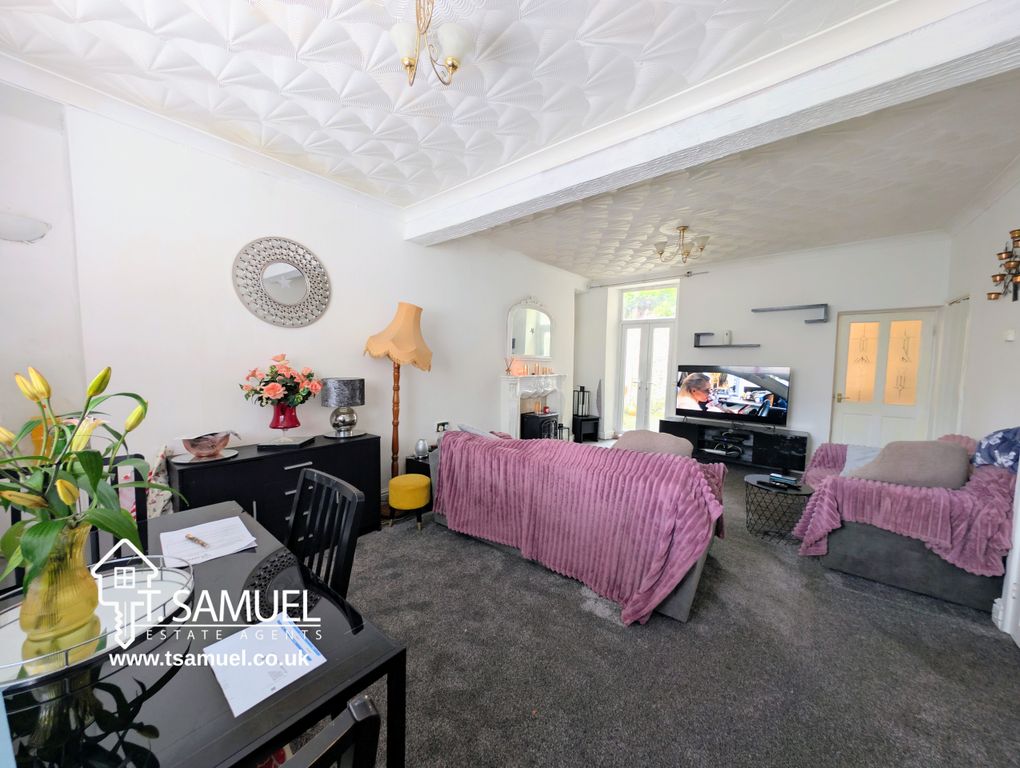 Property photo 3 of 22 Living Room