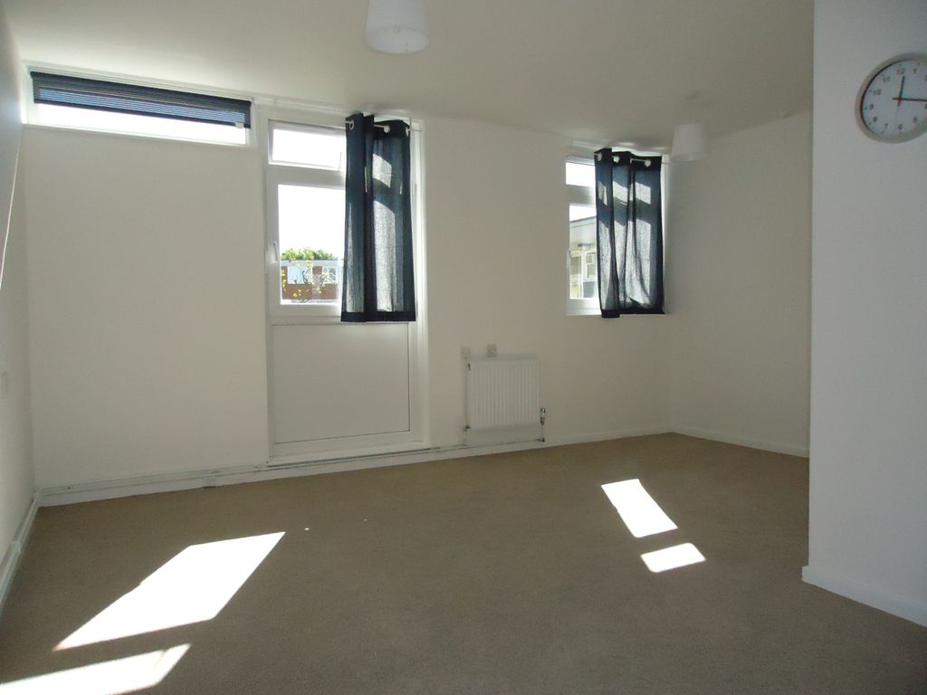 Property photo 1 of 8 Studio Room