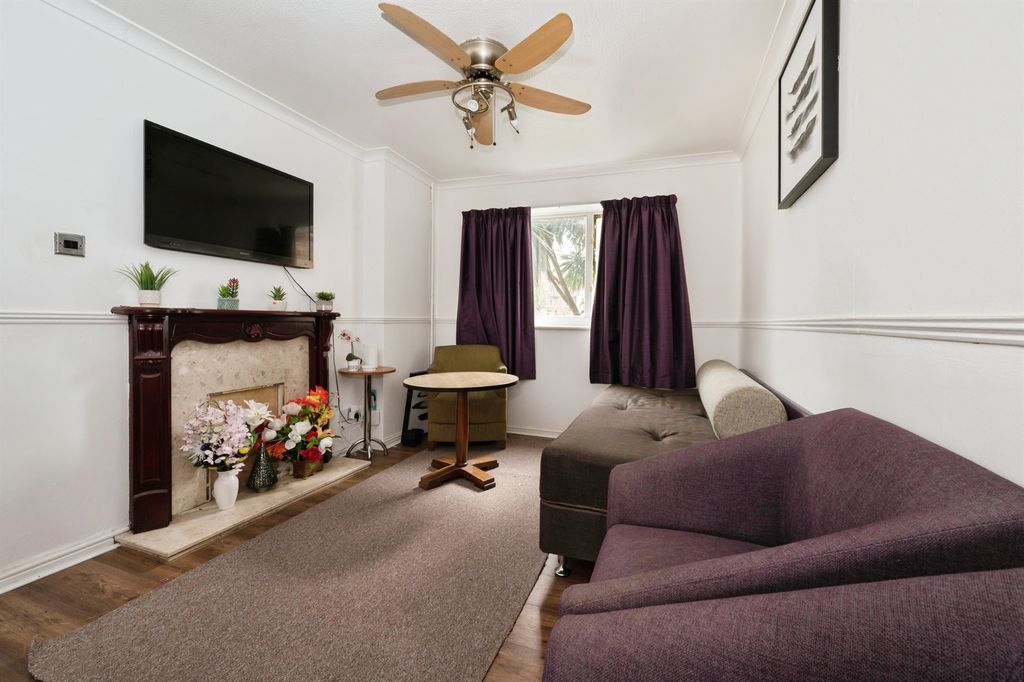 Property photo 2 of 18