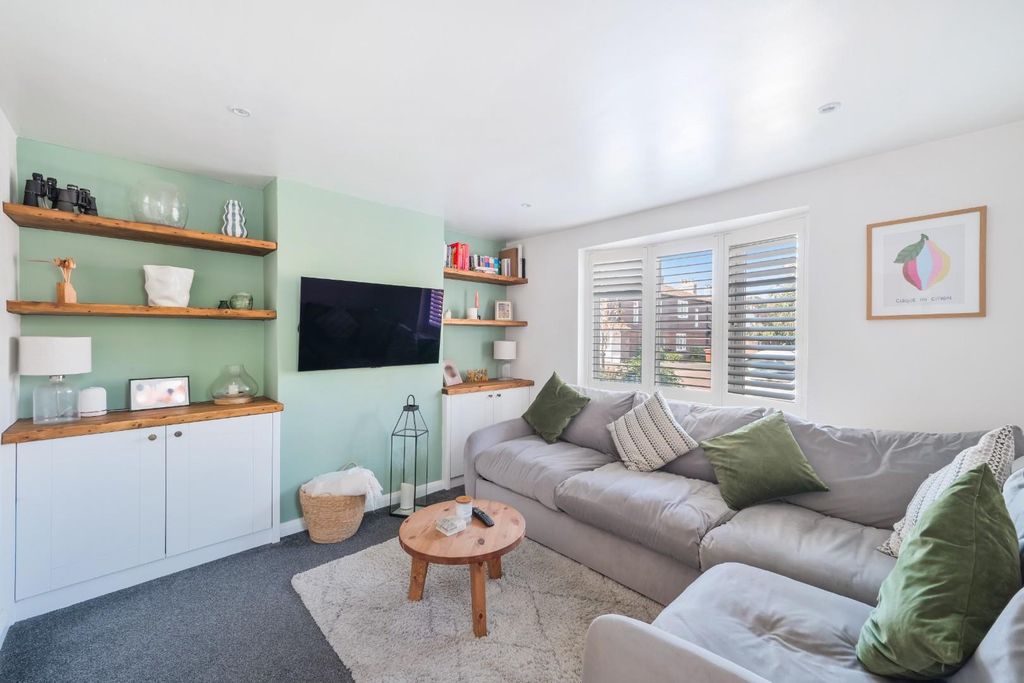 Property photo 2 of 14 Albert Road