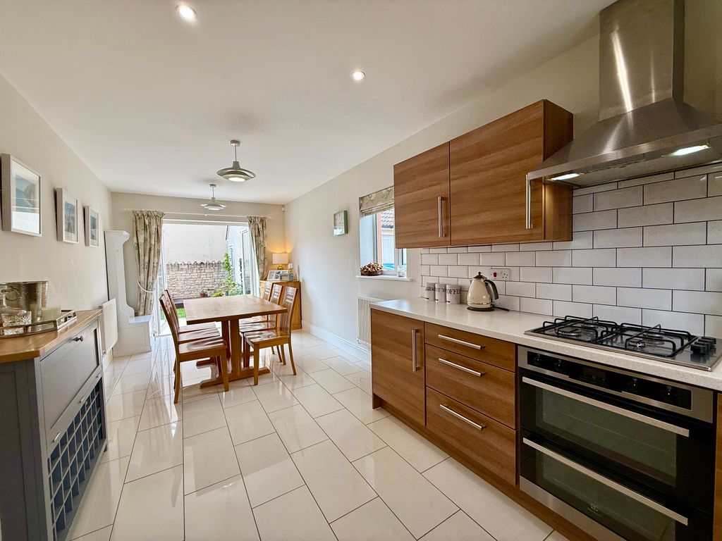 Property photo 2 of 16 Kitchen/Dining Room