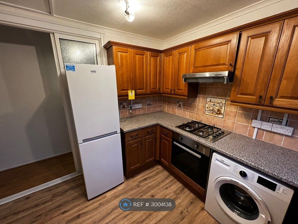 Property photo 2 of 12 Kitchen-Fridge, Oven/Hob/Hood, Washing Machine