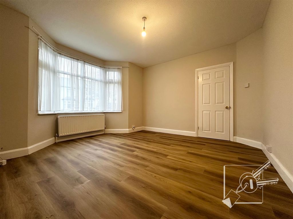 Property photo 3 of 19 Living Room