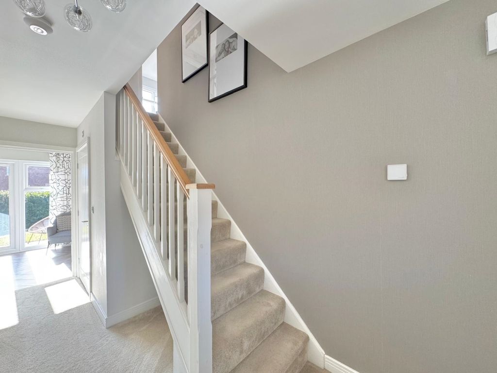 Property photo 2 of 28 9d2E59B8-Bd7d-42B6-Aa8F-67B4819625B8