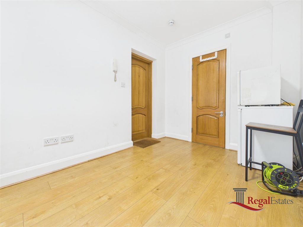 Property photo 2 of 14 Cam02489G0-Pr0319-Still012.Jpg