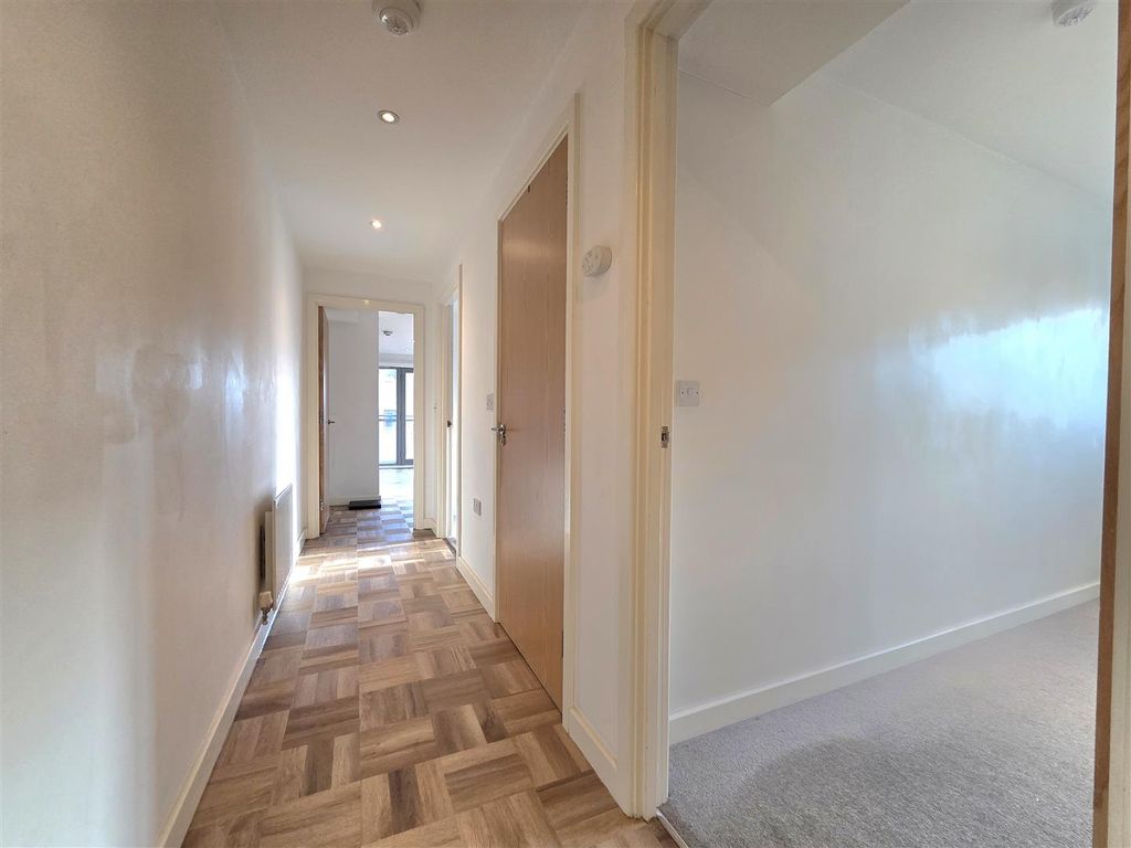 2 bed flat for saleMerchants Quay, Gloucester Docks GL1 photo 5