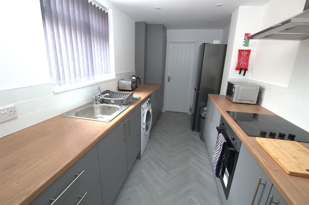 Property photo 2 of 12 Kitchen.Jpg