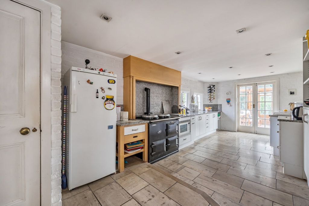 Property photo 2 of 21 Kitchen