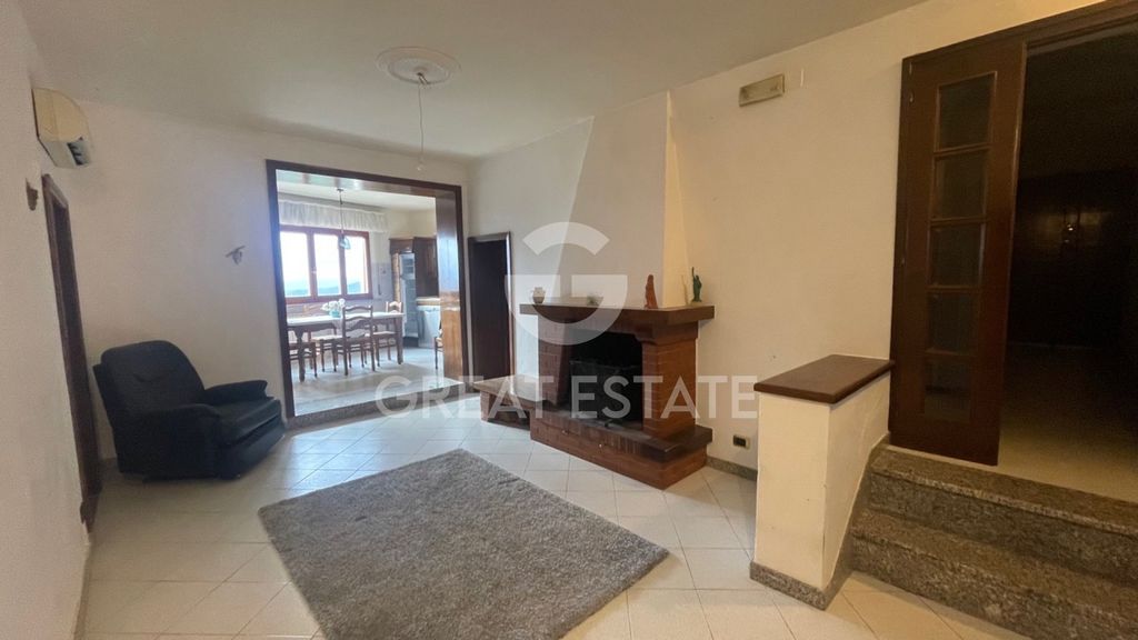Property photo 2 of 27 Interiors
