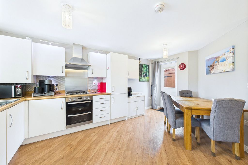 Property photo 2 of 24