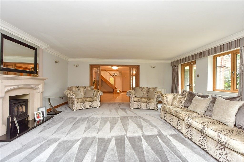 Property photo 2 of 30 Lounge