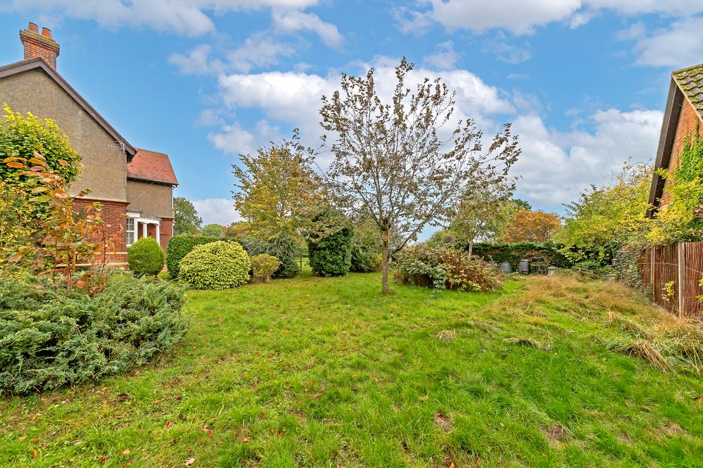 Property photo 1 of 12 Eyeworthhouse-24