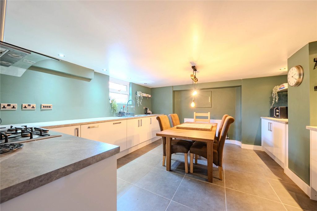 Property photo 2 of 14 Picture No. 12