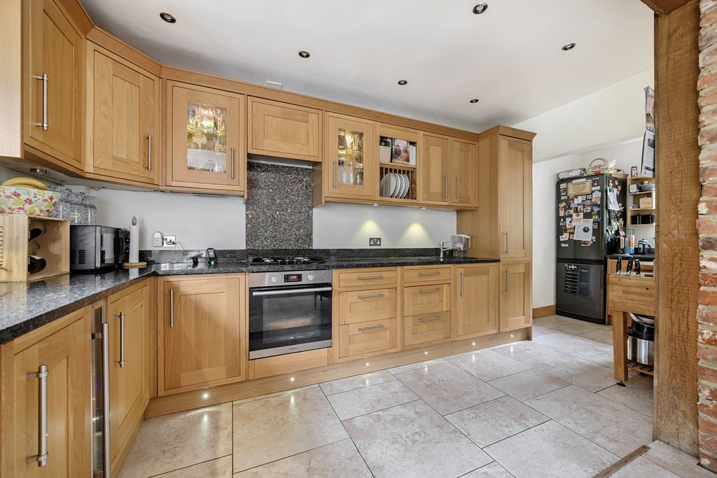 Property photo 3 of 25 Kitchen