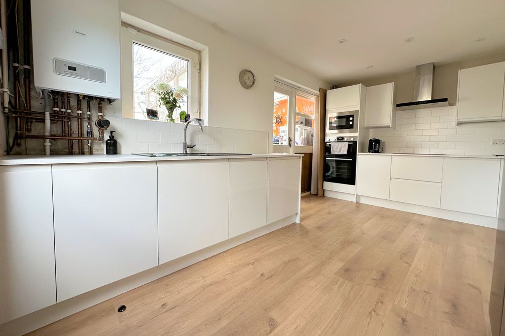 Property photo 2 of 14 Kitchen