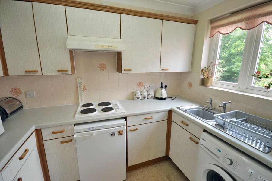 Property photo 3 of 8 Kitchen