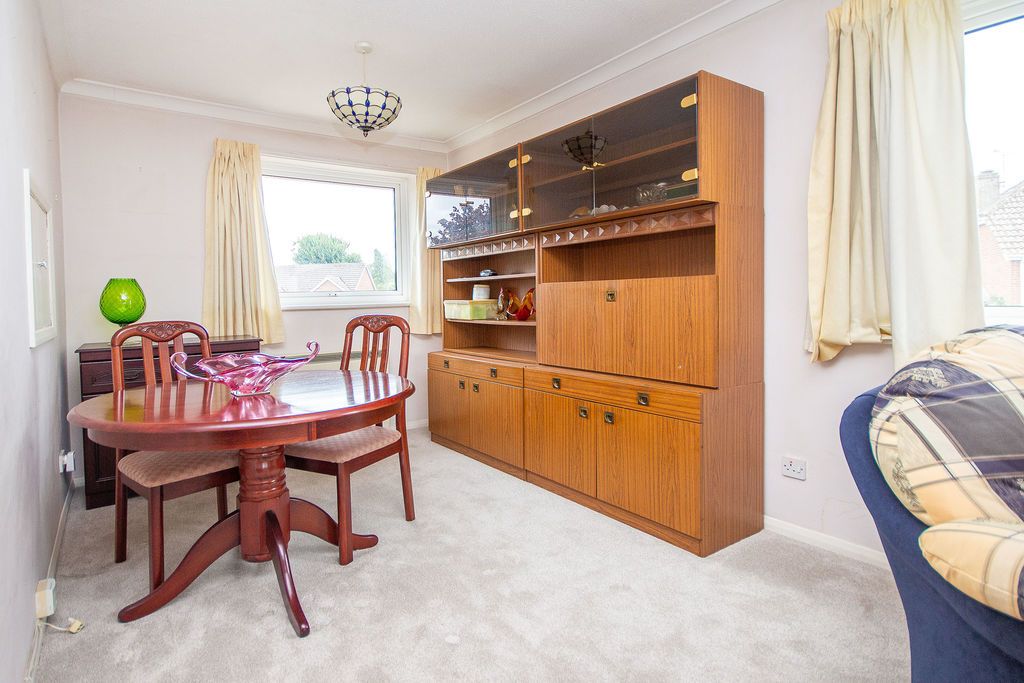 Property photo 3 of 11 Dining Area