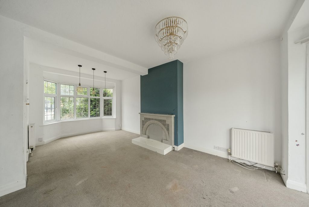 Property photo 2 of 16 Sitting Room